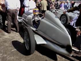 Mercedes Benz W 25 (1934) - mit Hecktank