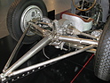 Mercedes-Benz W 25 (1936) - Hinterachse des Rekordwagens mit Transaxle mit Z-Antrieb, de-Dion-Rohr mit Gleitsteinführung, Antriebswellen, Vierteleliptikfedern, Abstützung nach hinten