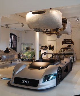 Mercedes-Benz W 25 (1936) - von der Eröffnung 2008 bis 2009 hing die originale Karosserie upside-down im Museum Prototyp