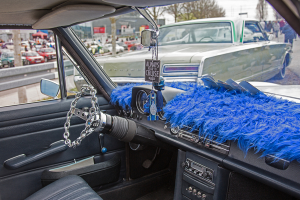 Mercedes-Benz W114 – Innen – Retro Saisonauftakt 2025