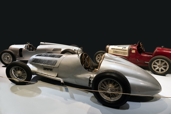 Mercedes-Benz W125 (1937) - in der Ausstellung - Sonderschau "Grand Prix Suisse 1934–54 - Bern im Rennfieber" im Bernischen Historischen Museum