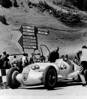 Mercedes-Benz W125 (1939) - Hermann Lang auf Mercedes beim Start des Grossglockner Bergrennen von 1939 in Ferleiten