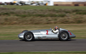 Mercedes-Benz W154 (1938) - Demonstrationslauf Vorkriegs-Silberpfeile am Goodwood Revival 2012