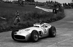 Juan Manuel Fangio im Mercedes-Benz W196 beim Grossen Preis von Europa 1954 auf dem Nürburgring