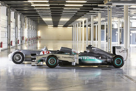 Mercedes-Benz W196 (1954) - der Silberpfeil und sein modererner Nachfahre Mercedes-Benz W196 (1954) - der Silberpfeil und sein modererner Nachfahre