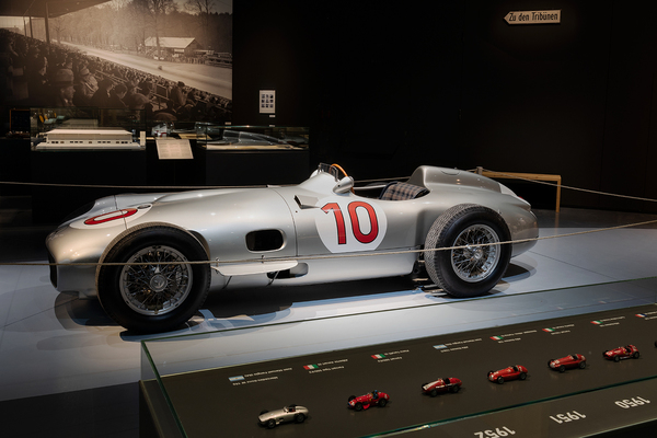 Mercedes-Benz W196 (1954) - in der Ausstellung - Sonderschau "Grand Prix Suisse 1934–54 - Bern im Rennfieber" im Bernischen Historischen Museum