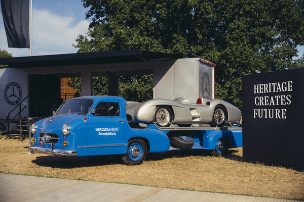 Mercedes-Benz W196 mit seinem Transporter - Goodwood Festival of Speed 2025