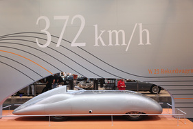 Mercedes-Benz W25 (1936) - Zwölfzylinder-Rekordwagen - 570 PS ergaben 372 km/h - Techno Classica 2015