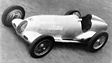 Mercedes-Benz W25K (1936) – mit strömungsgünstiger karosserie und zahlreich geschlitzter Motorhaube (© Ludvigsen Partners, 1936) Mercedes-Benz W25K (1936) – mit strömungsgünstiger karosserie und zahlreich geschlitzter Motorhaube (© Ludvigsen Partners, 1936)