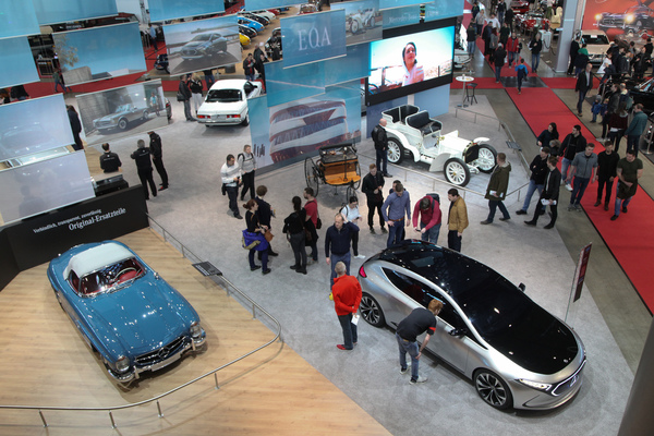 Mercedes-Benz schlägt den Bogen von der Vergangenheit in die Zukunft - Simplex, Patentmotorwagen, 300 SL und EQA - Retro Classics Stuttgart 2020