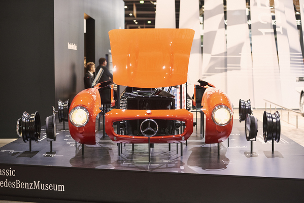 Bild: Mercedes-Benz zeigt erneut den dekomponierten 300 SL - Retro Classics Stuttgart 2019