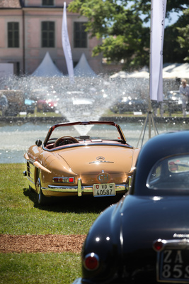 Mercedes-Eleganz vor dem Springbrunnen - Concours d'Elégance Suisse in Coppet 2018