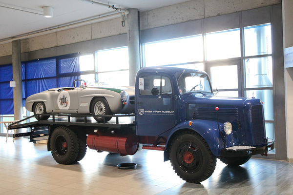 Mercedes-Gespann mit 190 SL Rennversion - Oldtimer- und Teilemarkt Fribourg 2019