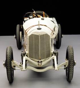 Mercedes Grand Prix 4,5 Liter (1914) - Rolls-Royce übernahm bei der Entwicklung ihres Flugmotors einige Bauprinzipien vom innovativen Rennwagenmotor