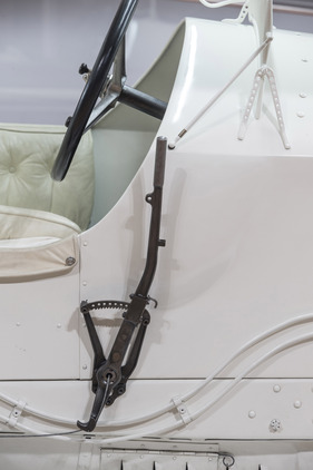 Mercedes Grand Prix 4,5 Liter (1914) - aussenliegende Handbremse