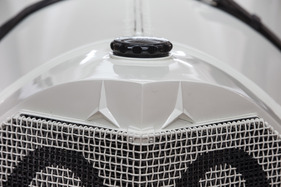 Mercedes Grand Prix 4,5 Liter (1914) - zwei Sterne auf dem Bug, aber ohne Umrandung