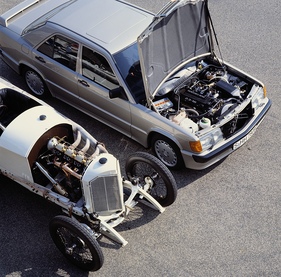 Mercedes Grand Prix 4,5 Liter (1914) - zweimal Vierventiler, der neue Wagen ist ein Mercedes Benz 190 E 2.3-16