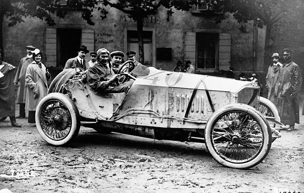 Mercedes Grand Prix Wagen (1914) - für den Grand Prix von Frankreich leistete der langhubige Vierzylinder-4,5-Liter-Motor 172 PS bei 3'450 Umdrehungen