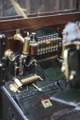 Mercedes-Simplex 60 HP (1903) - man muss als Fahrer einiges im Blick haben