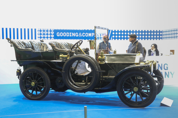 Bild Mercedes-Simplex 60 HP 'Roi des Belges' (1903) - auf dem Goodning & Co Stand - Rétromobile Paris 2024