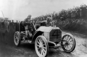 Mercedes-Simplex 60 PS (1903) - der Sieger Camille Jenatzy beim IV. Gordon-Bennett-Rennen in Irland 1903