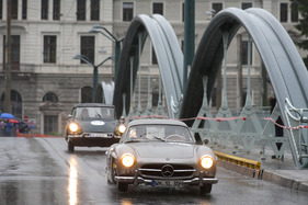 Merceds Benz 300 SL Gullwing (1954) - am Start in der Rennwagenklasse  - Gaisbergrennen 2013 - Stadt-Grand-Prix in Salzburg am Donnerstag