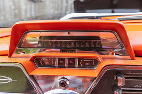 Tachometer bis 120 Meilen pro Stunde. Mit dem Siebenliter-Motor kratzt der Mercury tatsächlich am Ende der Skala