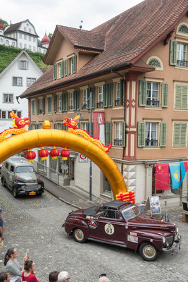Mercury Eight (1941) - Feier in Sarnen - Rallye Peking-Paris 2024