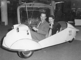 Bild Messerschmitt KR 175 (1953) - Frankfurter Autoausstellung von 1953 - Willy Messerschmitt zeigt seinen Kabinenroller