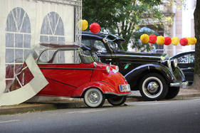 Messerschmitt KR 200 (1957) - Kabinenroller, halb im Zelt - 40. Oldtimer-Meeting Baden-Baden 2016