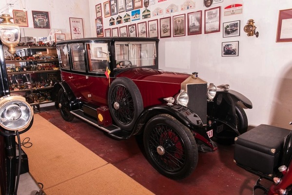 Image: Métallurgique 12/15 HP Berline (1921) - offered as lot 365 at the auction "Les Grandes Marques du Monde au Grand Palais" by Bonhams on February 6, 2014