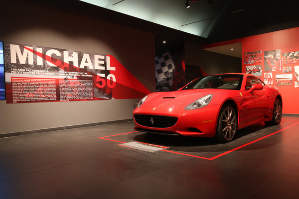 "Michael 50" Ausstellung im Ferrari-Museum in Maranello über Michael Schumachers Zeit bei Ferrari - Ferrari California