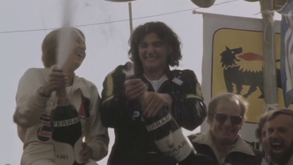 Michèle Mouton und Patrizia Pons feiern ihren Sieg bei der Rallye San Remo - Standbild aus dem Film "Quattro Jahre" von Helmut Deimel