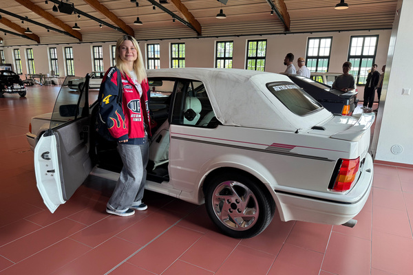 Michelle verbindet viel mit ihrem Ford Escort – und sie arbeitet gerne selbst am Auto – Meet Emil 2025