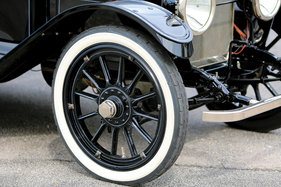 Michigan Forty Model R Tourer (1913) - Holzspeichenräder
