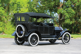 Michigan Forty Model R Tourer (1913) - Reserve-Pneu hinten