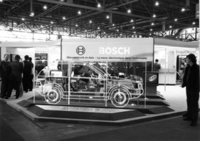 Mikroelektronik wie hier am Stand von Bosch ist im Mittelpunkt des Interesses am Genfer Automobilsalon 1985