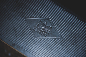 Milburn Electric Model 15 Light Coupe (1915) - Milburn Logo