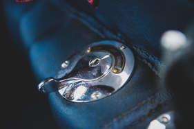 Milburn Electric Model 15 Light Coupe (1915) - Schalter für das Ein- und Ausschalten des Fahrzeuges sowie für den Ladevorgang