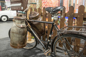 Milchkannen – falls man sich verrechnet hatte – Bremen Classic Motorshow 2024