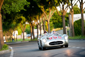 Mille Miglia 2012 - Jochen Mass am Steuer eines Mercedes-Benz 300 SLR (1955) - in Iorano
