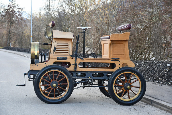 Millot Vis-à-Vis von 1900, geschätzt auf CHF 5000 - 8000, hochgeboten bis auf CHF 27’500 (+423.1 %) (Oldtimer Galerie Toffen März Versteigerung)