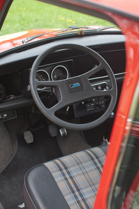 Mini 1000 HL (1982) - die späteren Modelle haben die Instrumente vor dem Fahrer