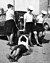Mini Cooper (1969) - Mini-Reparatur von Damenhand (© Archiv Automobil Revue) Mini Cooper (1969) - Mini-Reparatur von Damenhand (© Archiv Automobil Revue)