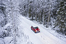 Mini Cooper (2000) - Ein roter Farbklecks in der weissen Schneelandschaft (© BMW AG, 2020) Mini Cooper (2000) - Ein roter Farbklecks in der weissen Schneelandschaft (© BMW AG, 2020)