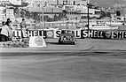 Bild: Mini Cooper S (1964) - Paddy Hopkirk an der Rallye Monte Carlo in der Monegassen-Stadt