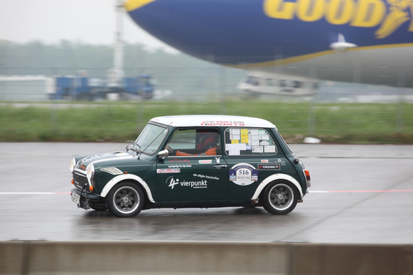 Mini Cooper S (1975) - auf dem Rundkurs - Motorworld Classics Bodensee 2022