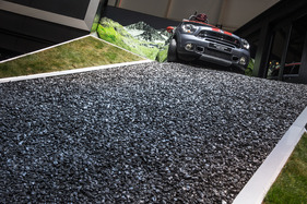 Mini Countryman Park Lane - auf künstlicher Strasse - auf dem Genfer Automobilsalon 2015