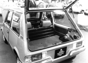 Mini Innocenti Bertone 90 (1975) - mit grosser Heckklappe für den unbehinderten Zugang - Genfer Automobilsalon 1975