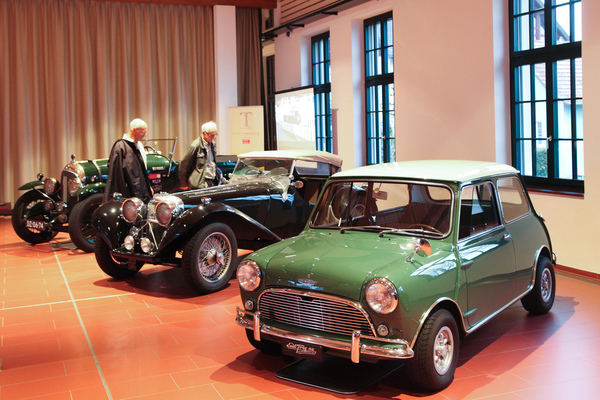 Mini, Jaguar SS 100 und Vorkriegs-Bentley